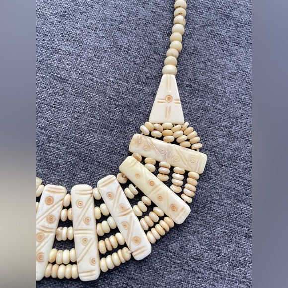 Indigenous vintage carved bone necklace - Picture 4 of 5